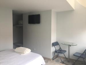 TV a/nebo společenská místnost v ubytování Hotel Garden City Boutique
