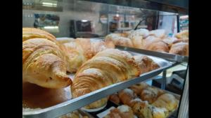 a display case in a bakery filled with pastries at La Casa Di Francesco (Trilocale Arredato) in Canicattì