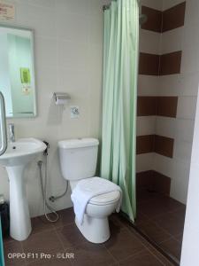Koupelna v ubytování Salim Inn + 33 fotografií