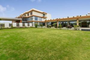 Zahrada ubytování Ramada by Wyndham Bengaluru Yelahanka