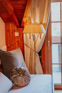 Postel nebo postele na pokoji v ubytování Krikonis Hotel