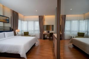 Postel nebo postele na pokoji v ubytování MPalace Hotel KL