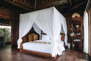 Ένα ή περισσότερα κρεβάτια σε δωμάτιο στο White Tortoise Eco Villa's