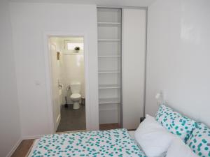 Posteľ alebo postele v izbe v ubytovaní Friends & Family Apartmanok Velence