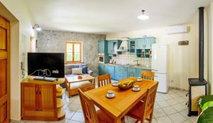 Kuchyň nebo kuchyňský kout v ubytování Stone House Luka