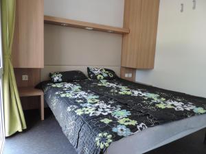 Posteľ alebo postele v izbe v ubytovaní Victoria Mobilhome Camping Dole-Živogošče