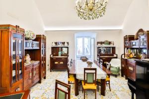 Μια τηλεόραση ή/και κέντρο ψυχαγωγίας στο Della Monica Rooms