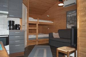 a living room with a couch and a bunk bed at Tastulan Lomakylä in Kaustinen