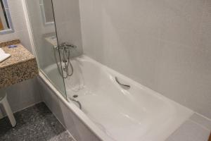 Koupelna v ubytování Hospedium Hotel Don Jose