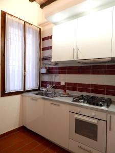 Kuchnia lub aneks kuchenny w obiekcie La casa del Centro