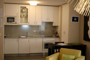 Kuchnia lub aneks kuchenny w obiekcie RESIDENCIAL MONDARIZ BALNEARIO 123