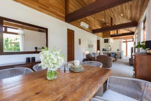 Khu vực ghế ngồi tại PAPAYA GARDEN VILLA