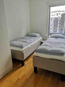 Кровать или кровати в номере CITY CENTER OSLO BLACK AND WHITE APARTMENT