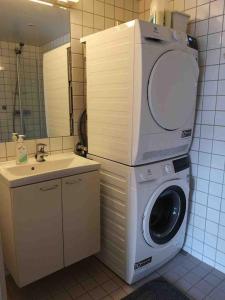 Ванная комната в CITY CENTER OSLO BLACK AND WHITE APARTMENT