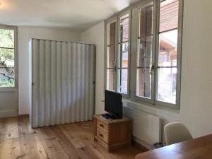 TV a/nebo společenská místnost v ubytování Hotel Krone Budget