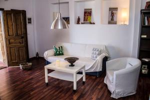 Area soggiorno di Seaview Symphony Appartments-Yiannis
