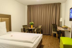 Säng eller sängar i ett rum på City Hotel Wiesbaden