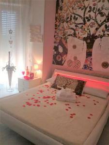 a bedroom with a bed with red roses on it at Tree House in Cassano dʼAdda