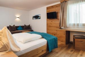 TV a/nebo společenská místnost v ubytování Hotel Post