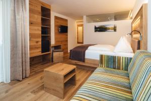 Postel nebo postele na pokoji v ubytování Hotel Post