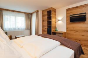 TV a/nebo společenská místnost v ubytování Hotel Post