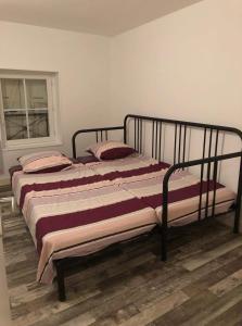 Postel nebo postele na pokoji v ubytování Appartement face au Donjon + 8 fotografií