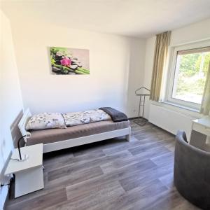 a living room with a bed and a window at Apartment außen Pfui innen Hui in Mönchengladbach