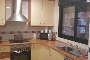 a kitchen with a sink and a microwave at Lomar in Seseña