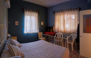 Кровать или кровати в номере VILA INSPIRATION - ON KINI BEACH