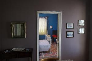 Кровать или кровати в номере VILA INSPIRATION - ON KINI BEACH