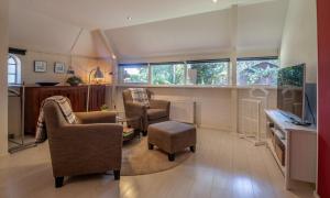 a living room with two chairs and a television at Drentse krent in Veeningen