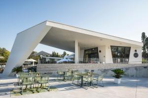 Falkensteiner Premium Mobile Homes and Camping Zadar餐厅或其他用餐的地方