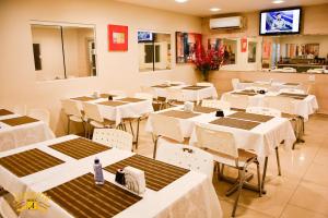 Atalanta Hotel tesisinde bir restoran veya yemek mekanı
