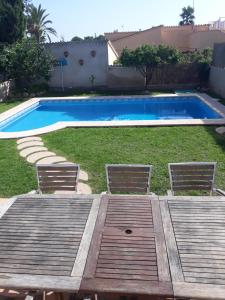 The swimming pool at or close to Villa Las Bahías