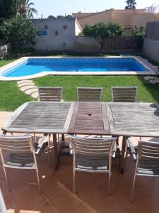 The swimming pool at or close to Villa Las Bahías
