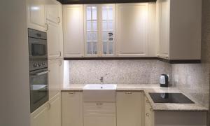 Kuchyňa alebo kuchynka v ubytovaní Villa la Val, Apartamenty Wałbrzych