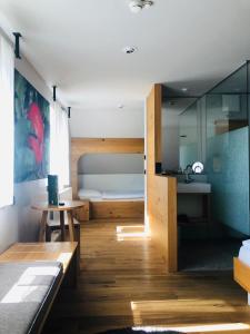 A bathroom at Hotel Waldvogel