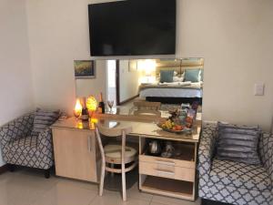 Galeriebild der Unterkunft 1 Mountain Rd Boutique B & B in Fish hoek