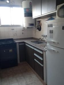 Una cocina o kitchenette en Gazzanno Departamento centro