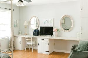 a room with a desk with a computer and two mirrors at Georgia Palms & Gardens in Powder Springs
