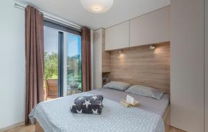 Krevet ili kreveti u jedinici u objektu Beach house IVE with jacuzzi, pool, playground and bbq in an olive grove with a beach, Pomer - Istria