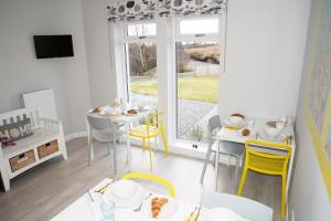 TV a/nebo společenská místnost v ubytování Ballintoy B&B IsleofSkye