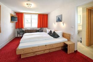 Posteľ alebo postele v izbe v ubytovaní Berghotel-Gasthof Gstrein