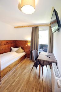 Posteľ alebo postele v izbe v ubytovaní Berghotel-Gasthof Gstrein