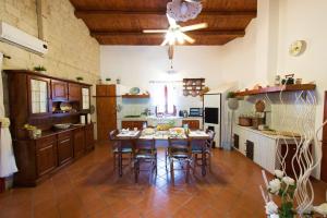 Η κουζίνα ή μικρή κουζίνα στο Donna Tommasa