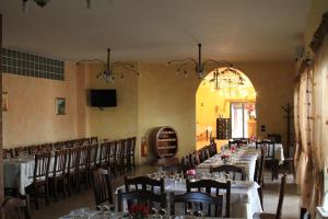 A television and/or entertainment centre at Agriturismo Silos Agri