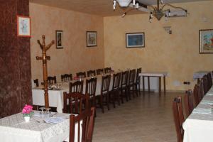 A restaurant or other place to eat at Agriturismo Silos Agri