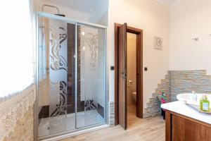 Koupelna v ubytování Unique Luxury Rooms + 37 fotografií
