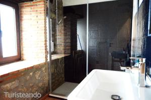 Koupelna v ubytování Apartamento Llerandi 1B - Céntrico y completamente reformado + 30 fotografií