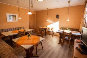 A restaurant or other place to eat at Pension Haus am Walde